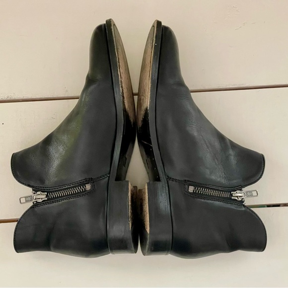 Frye - Picture 5 of 8